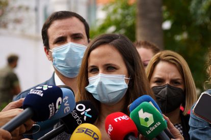 La ministra de Derechos Sociales, Ione Belarra, en el municipio de Breña Baja, en La Palma.
