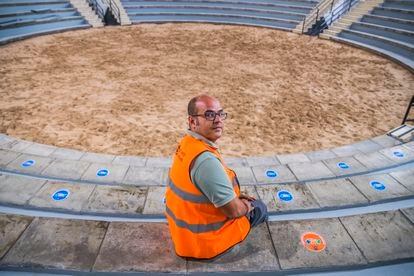Fran Leal, concejal de Obras Públicas de Los Llanos, en el campo de lucha canaria, en La Palma. 