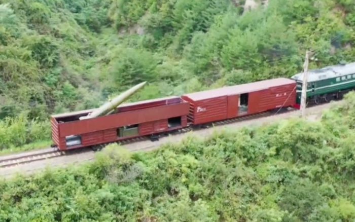 De película: Corea del Norte lanza misiles balísticos desde un tren | Video