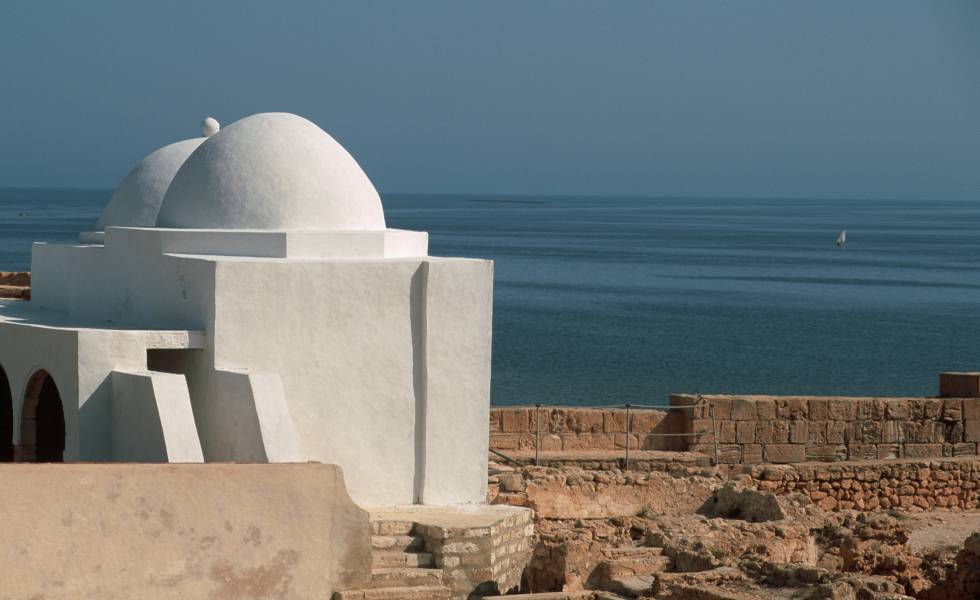 Cúpulas del fuerte Borj el Kebir, en Djerba (Túnez).