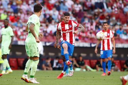 Rodrigo de Paul golpea el balón durante el Atlético-Athletic (0-0) del pasado sábado disputado en el Wanda Metropolitano. / (AFP)