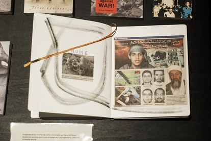 Uno de los libros de Rivero con recortes de diarios de 2001-2003.