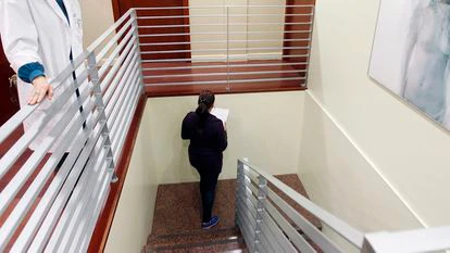 Personal en la clínica Dator, en Madrid, una de las clínicas acreditadas para interrupción del embarazo en España.