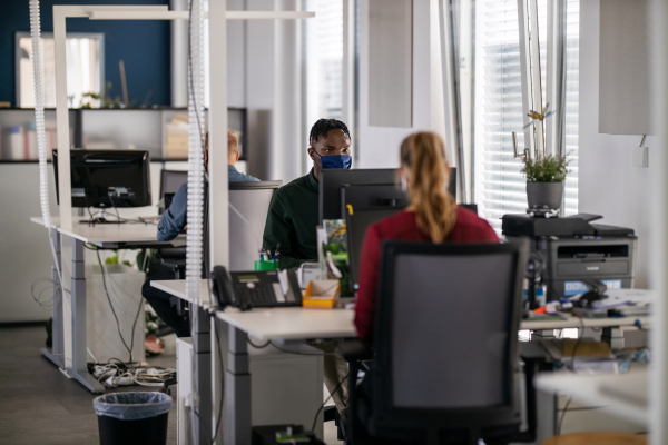 Glassdoor adquiere Fishbowl, una red social semi-anónima y una bolsa de trabajo, para cuadrar con LinkedIn