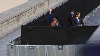 Llegada de Johnny Depp al posado con los fotógrafos en medio de extremas medidas de seguridad.