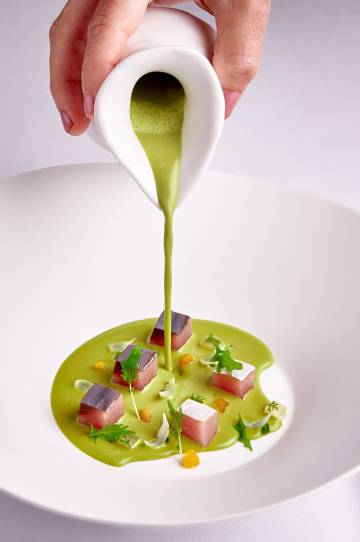 Ensalada mixta con caballa caletera, plato de LÚ Cocina y Alma.