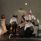 La soprano Lise Davidsen como Ariadna, por fin sonriente en la escena final de 'Ariadna en Naxos'.