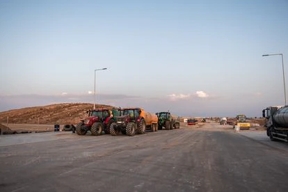 Obras de ampliación de la Plataforma Logística del Suroeste Ibérico de Badajoz, donde se levantará la fábrica de celdas de baterías de la compañía Phi4Tech.