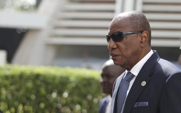 Militares golpistas detienen al presidente de Guinea y ordenan disolver las instituciones