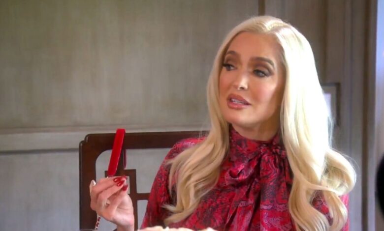 RHOBH: Abogado envía a Andy Cohen Erika Jayne preguntas sobre la reunión