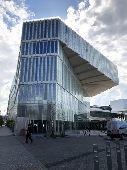 Exterior de la biblioteca pública Deichman Bjørvika de Olso.