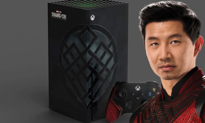 Shang-Chi Star Simu Liu tiene una Xbox Series X personalizada de Marvel