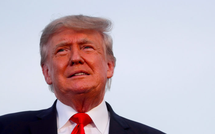 Trump demanda a su sobrina y a The New York Times por artículo sobre sus finanzas