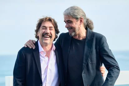 Fernando León de Aranoa (derecha) y Javier Bardem, antes de la presentación en San Sebastián de 'El buen patrón'.