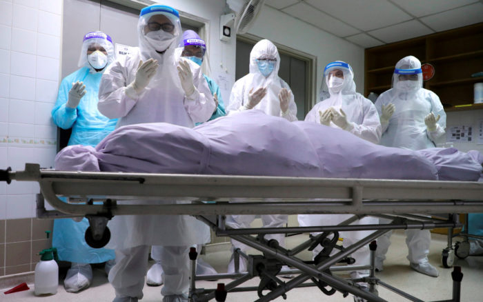 Muertes por Covid alcanzan 5 millones, mientras la variante Delta se extiende por todo el mundo