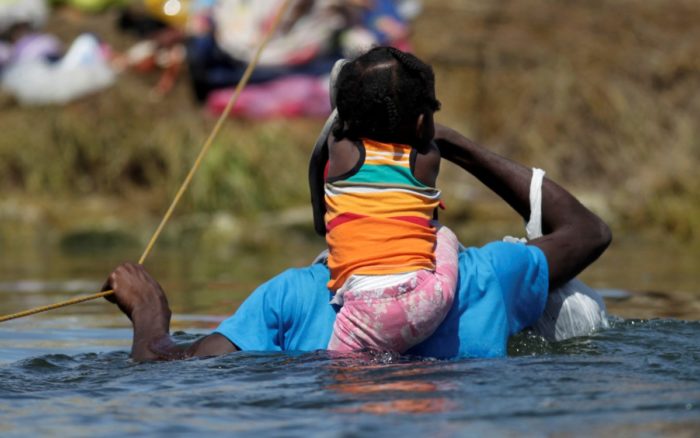 Policía chilena desmantela red que promovía migración ilegal de niños haitianos a EU y México