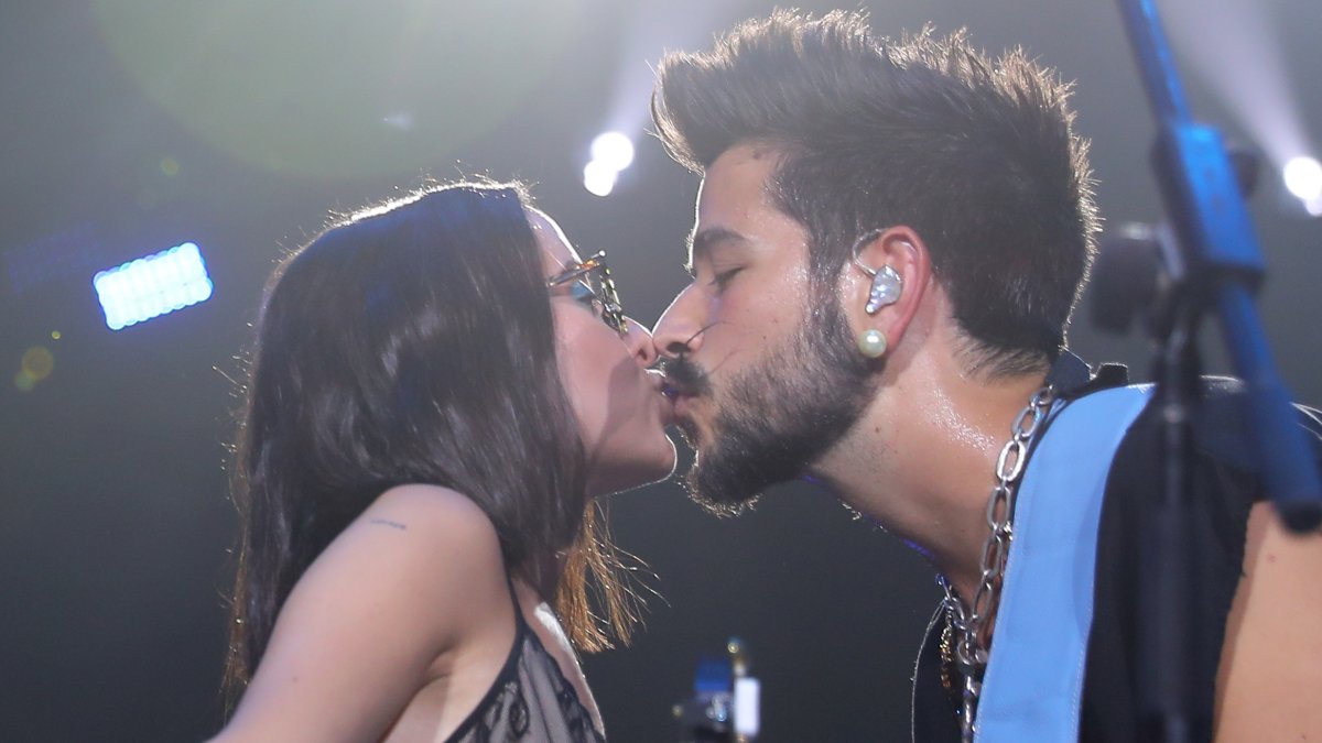 Camilo y Evaluna Montaner anuncian embarazo en video musical