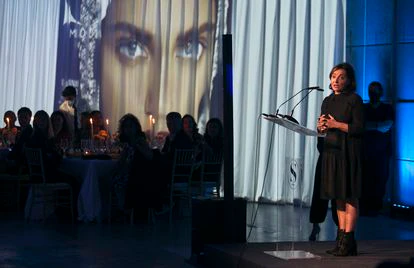 Dvd 1076 14.10.21 Fiesta Smoda. La directora de EL PAÍS, Pepa Bueno, durante su discurso. foto: Santi Burgos