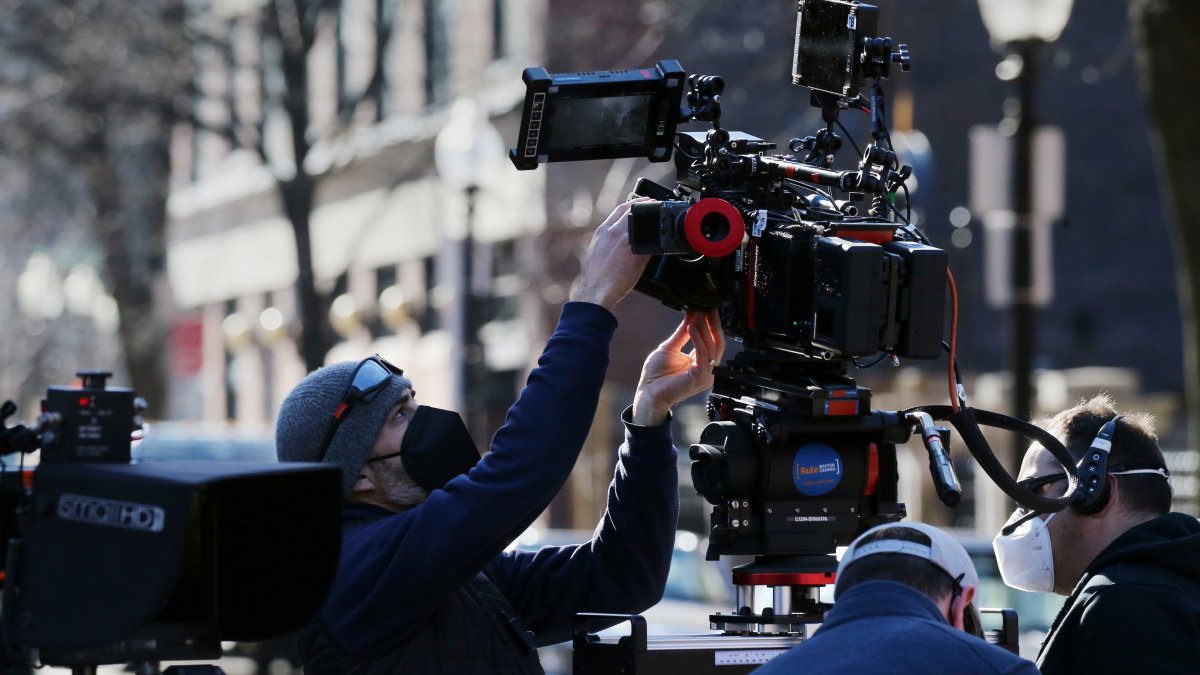 Evitan huelga para 60,000 trabajadores de cine y televisión tras llegar a un acuerdo