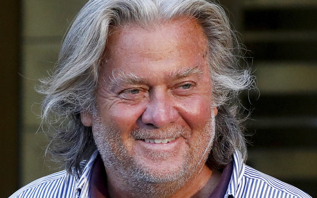 Aliado de Trump, Steve Bannon, podría ser detenido por desacato al no comparecer sobre asalto al Capitolio