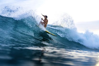 La surfista Alazne Aurrekoetxea durante uno de sus entrenamientos en Costa Rica