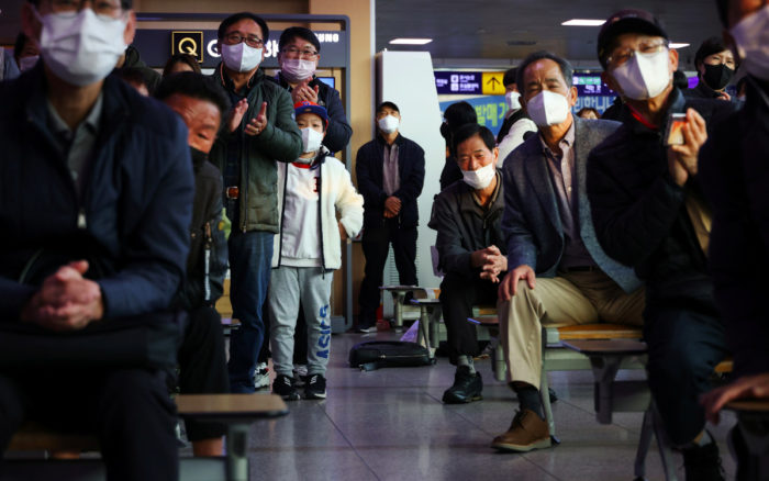 Exhibe ‘El juego del calamar’ algo real: las deudas en Corea del Sur