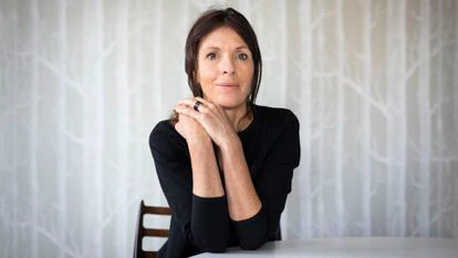 La escritora Rachel Cusk, en su casa de París a comienzos de octubre.