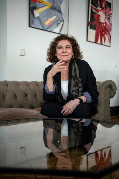 La actriz Charo López posa en el Circulo de Bellas Artes, Madrid.