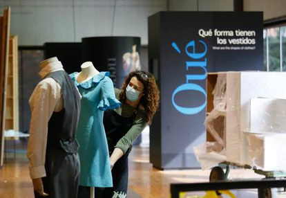 Reestructuración y montaje de las salas del Museo del Traje para su próxima apertura tras el periodo de cierre por la pandemia de la covid.