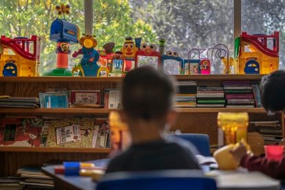 Varios niños juegan en la ludoteca del albergue de Vifac en Satélite, en junio pasado.