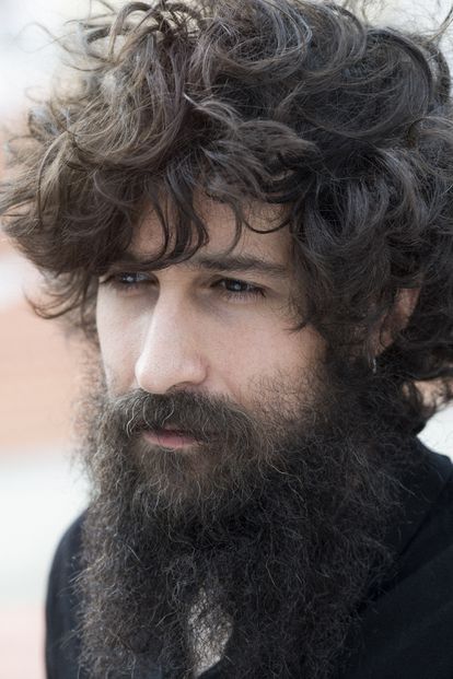 Ángel Stanich asegura que su música tiene “compromiso con el humor”. 