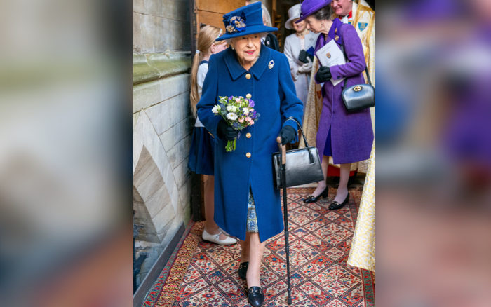 Aconsejan a la reina Isabel II descansar al menos dos semanas más