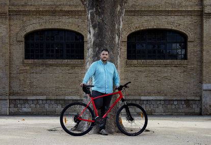 Raúl Escrivà, ambientólogo, fotografiado en el parque Central de Valencia.