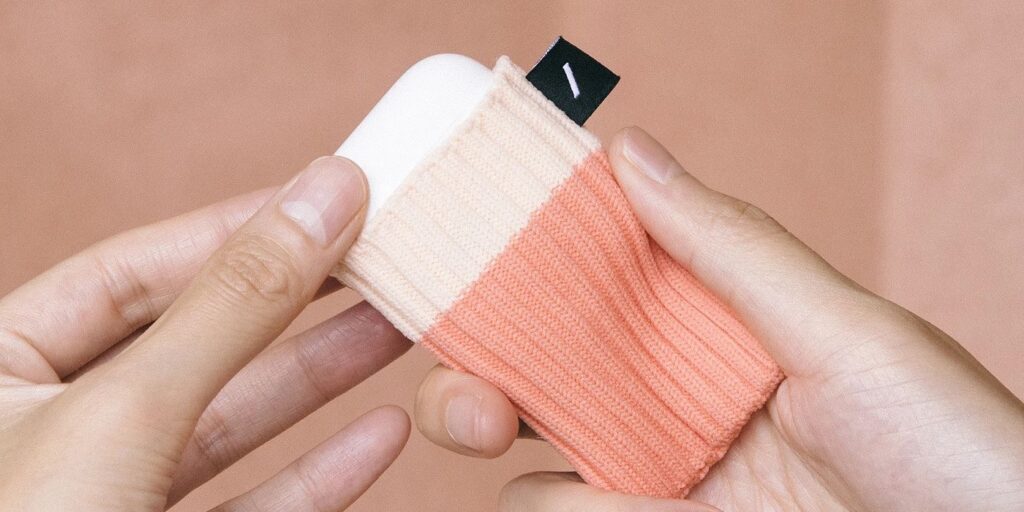 Ahora puede comprar un gorro AirPods que combine con el calcetín de su iPod