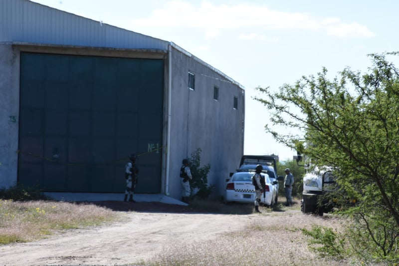 Aseguran bodega con trailers robados, espera orden de cateo la Guardia Nacional, en El Mirador, San Juan de Río