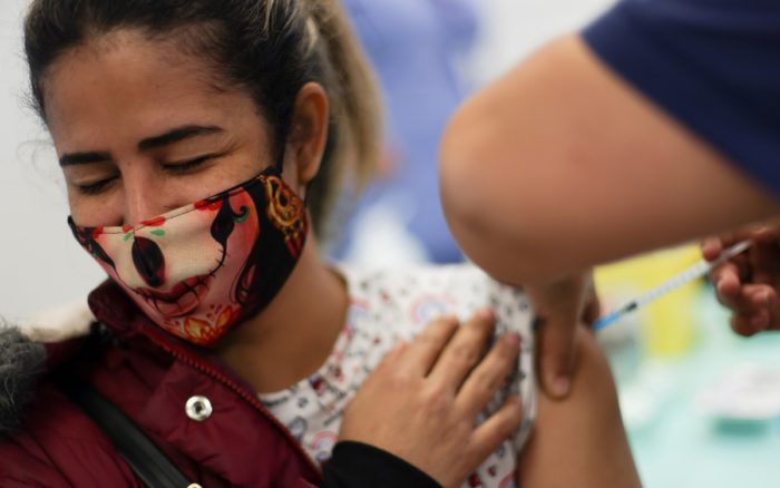 Avala Chile tercera dosis de vacuna contra Covid-19