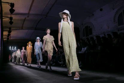 Desfile de Designers Society en una edición física de la pasarela.