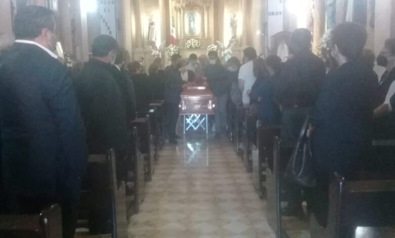 CRONICA: Y la crema y nata de la sociedad y política sanjuanense dio el último adiós al ex alcalde Gilberto Ugalde