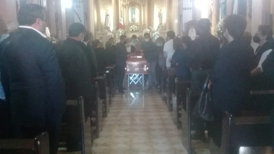 CRONICA: Y la crema y nata de la sociedad y política sanjuanense dio el último adiós al ex alcalde Gilberto Ugalde