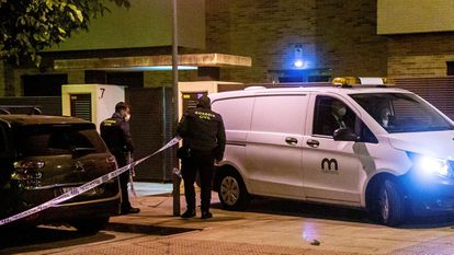 Los servicios funerarios trasladan el jueves el cuerpo del niño de nueve años asesinado en Lardero (La Rioja).