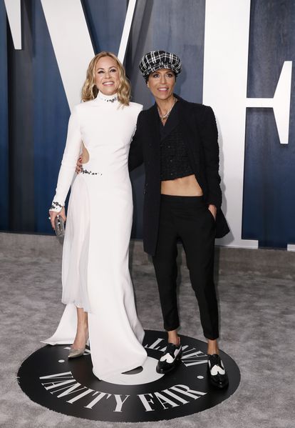 Maria Bello y Dominique Crenn en la fiesta de Vanity Fair posterior a los Oscar celebrados en Los Ángeles, California, el 9 de febrero de 2020.