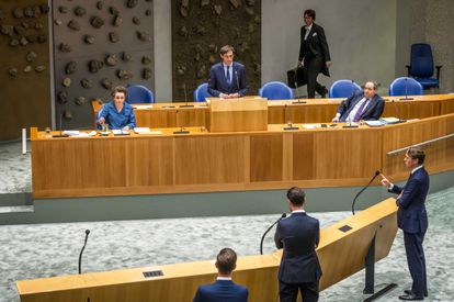 El ministro de Finanzas interino holandés, Wopke Hoekstra, comparece en el Congreso la semana pasada en La Haya.