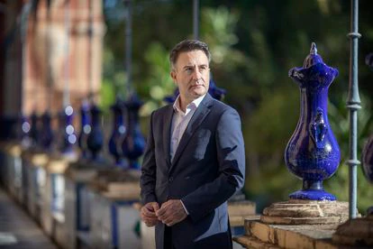 Juan Manuel Muñoz, comisionado para el cambio climático y modelo energético, en los jardines de San Telmo, sede de la Junta andaluza. 