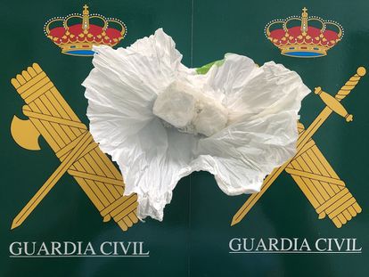 Imagen de archivo de una dosis de cocaína intervenida por la Guardia Civil.