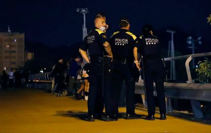 23.9.2021. Barcelona . Concierto en La Merce 2021 de Queralt Lahoz . Guardia urbana . © Foto: Cristóbal Castro.