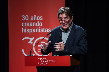 El director del Instituto Cervantes, Luis García Montero, presenta el anuario 'El español en el mundo 2021', este jueves en Madrid.