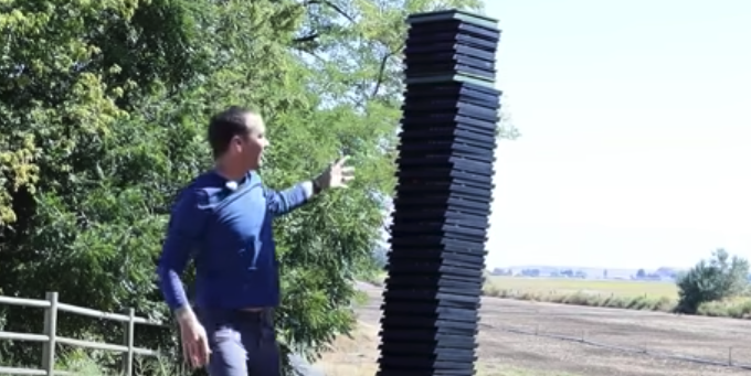 Esta pila de 42 consolas PlayStation 4 rotas es exactamente la razón por la que necesitamos leyes de derecho a reparación