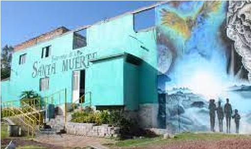 Fiestas de la Santa Muerte en Pedro Escobedo, al son de música, cuetes y comida; miles devotos visitan su templo