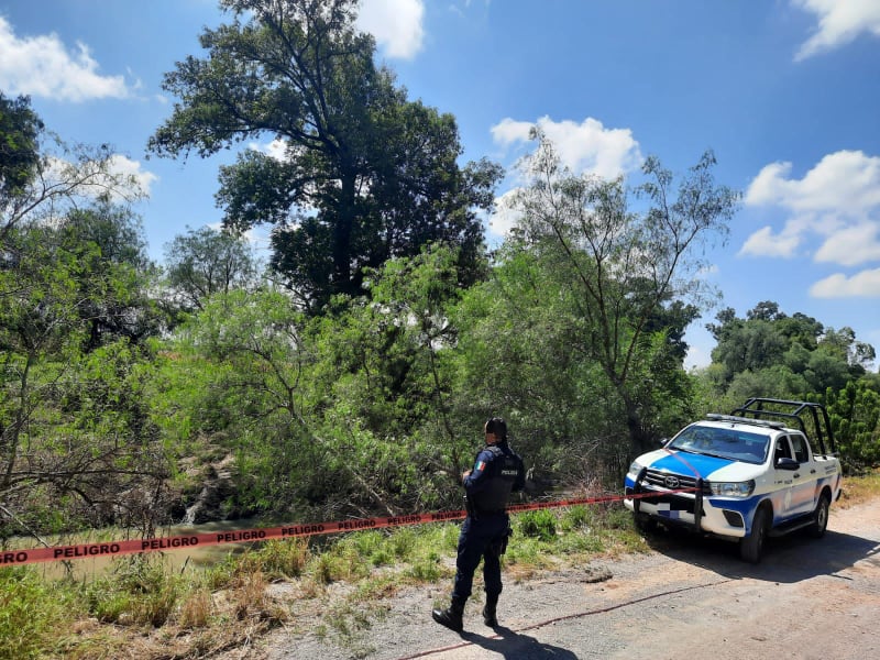Hallan cuerpo de una persona flotando en un canal de aguas, entre Visthá y La Llave, San Juan del Río