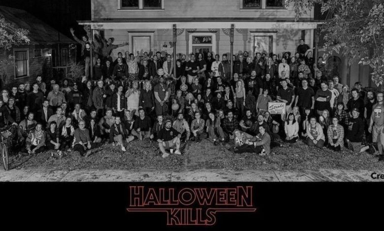 Halloween mata al elenco y al equipo completo en la foto fuera de la casa de Michael Myers